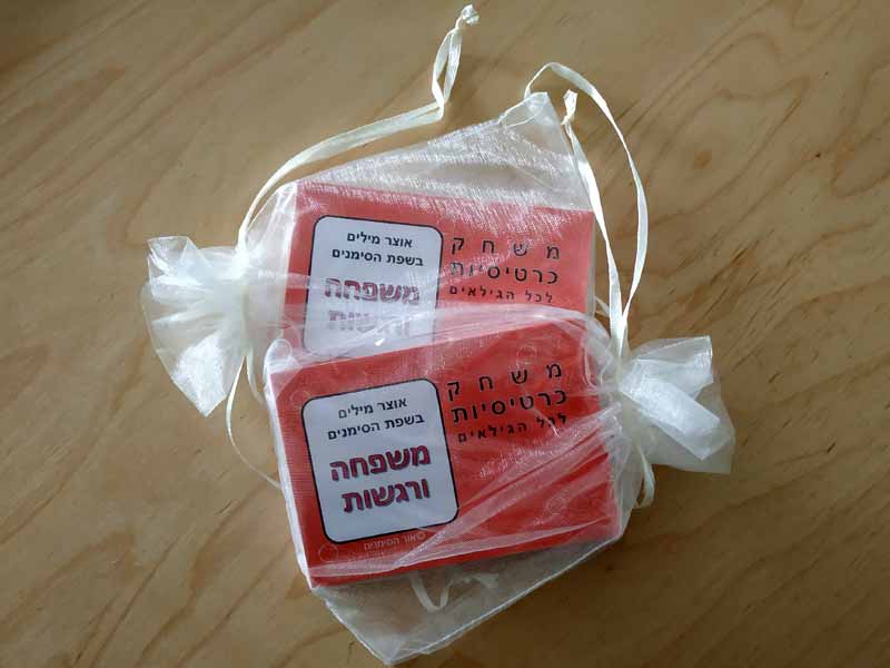 כרטיסי ברכה ומגנטים - כרטיסיות של משפחה ורגשות